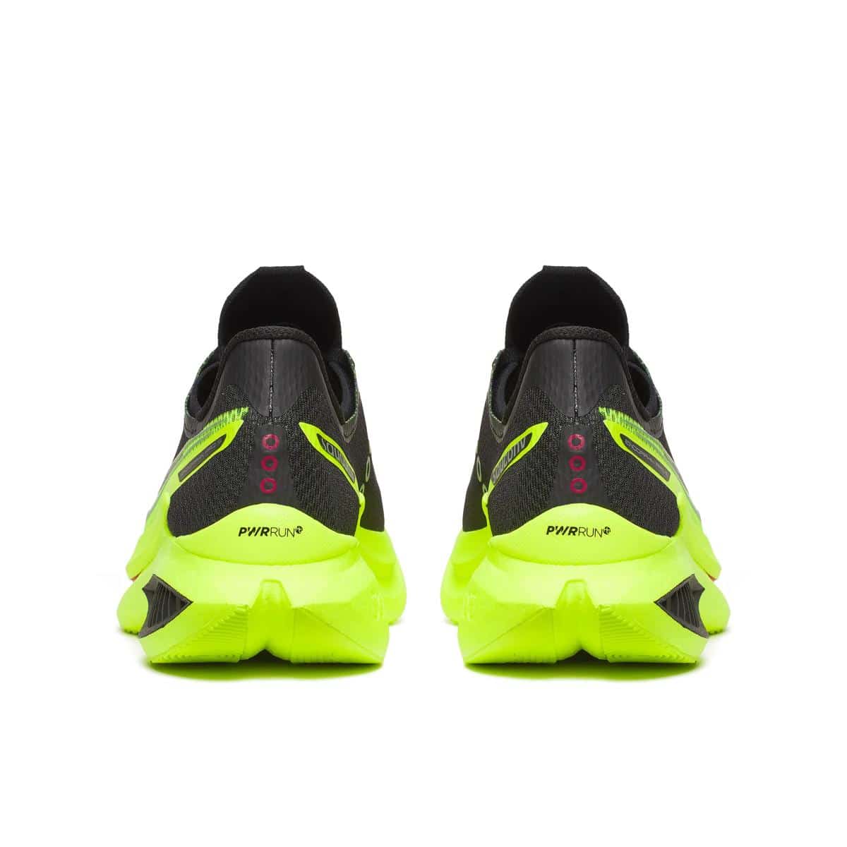 La Saucony Endorphin Pro 5 arrive : une super chaussure carbone plus agressive et dynamique pour battre vos records du 5 km au marathon.