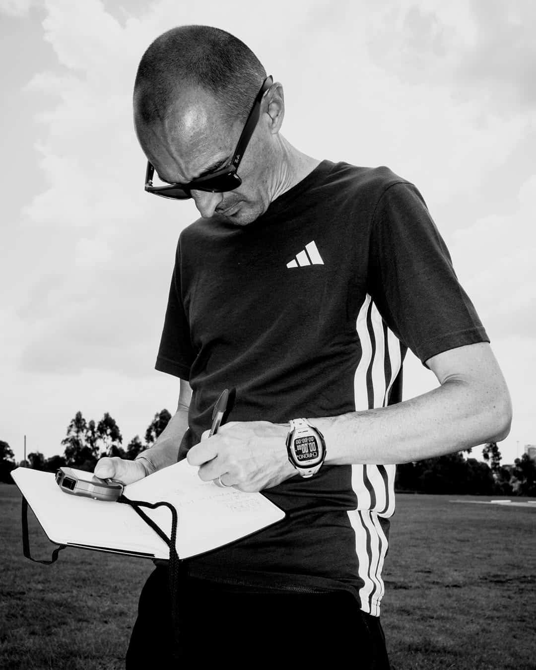 Découvrez les détails de la préparation de Sabastian Sawe pour courir le premier marathon officiel sous les 2 heures. Volume, sorties longues, côtes, camp d’entraînement au Kenya, rôle du coach Claudio Berardelli et secrets de sa préparation pour Londres 2026.