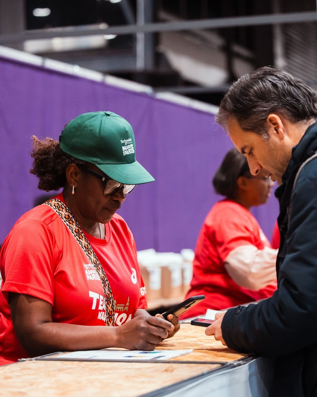 Du 9 au 11 avril, le salon Run Experience a pris ses quartiers à la Porte de Versailles, juste avant le mythique Marathon de Paris, et a accueilli futurs marathoniens, passionnés de course à pied et curieux de découvrir l’univers du running.