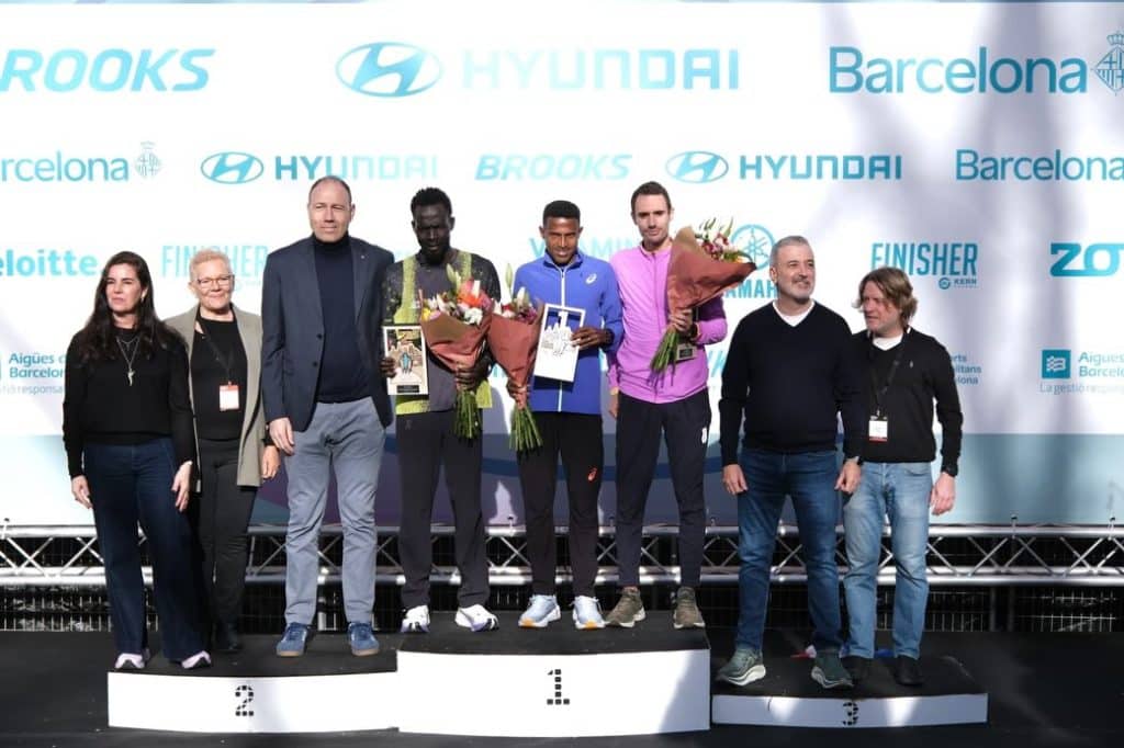 Loice Chemnung (1h04’01) et Hagos Gebrhiwet (58’05) signent les meilleures performances mondiales de l’année au Semi de Barcelone.