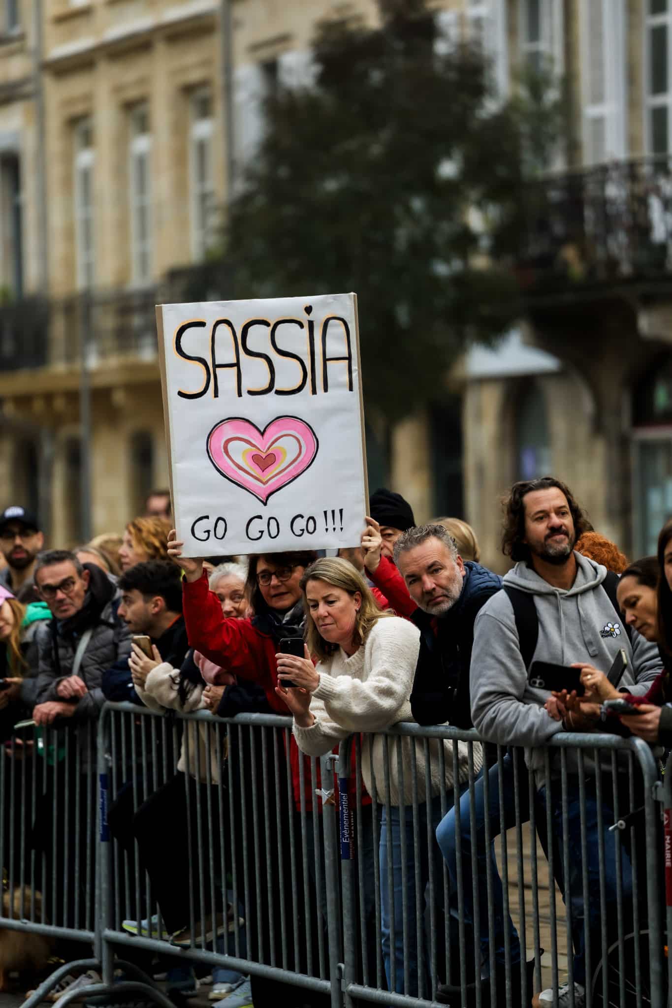 Cette édition 2025 du Semi-Marathon et du 10 km de Bordeaux s’annonçait pleine de surprises et de succès. Et les attentes ont été comblées. Entre nouveaux parcours, superbes performances et affluence record, la cité girondine a confirmé son statut dans le monde de la course à pied. Les 24 000 coureurs présents ne diront pas le contraire.