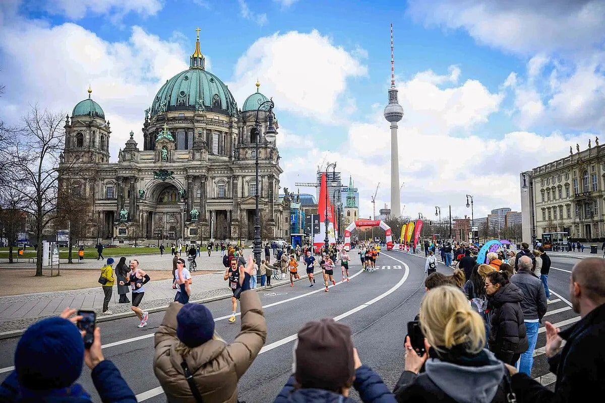 Envie de courir le Semi-marathon de Berlin ? Loterie, tarifs, dossards caritatifs, tour-opérateurs : tout ce qu'il faut savoir pour avoir un dossard.