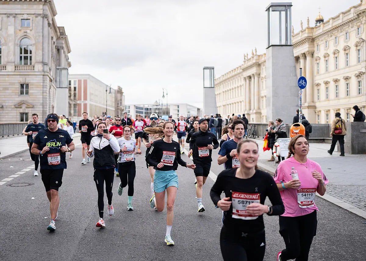 Envie de courir le Semi-marathon de Berlin ? Loterie, tarifs, dossards caritatifs, tour-opérateurs : tout ce qu'il faut savoir pour avoir un dossard.