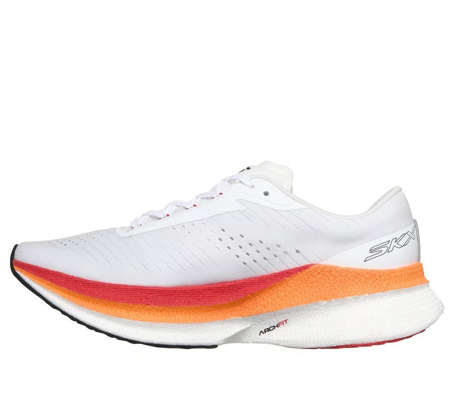 Skechers Aero Razor : une chaussure de running dynamique avec plaque nylon et mousse ATPU, idéale pour les entraînements rapides.