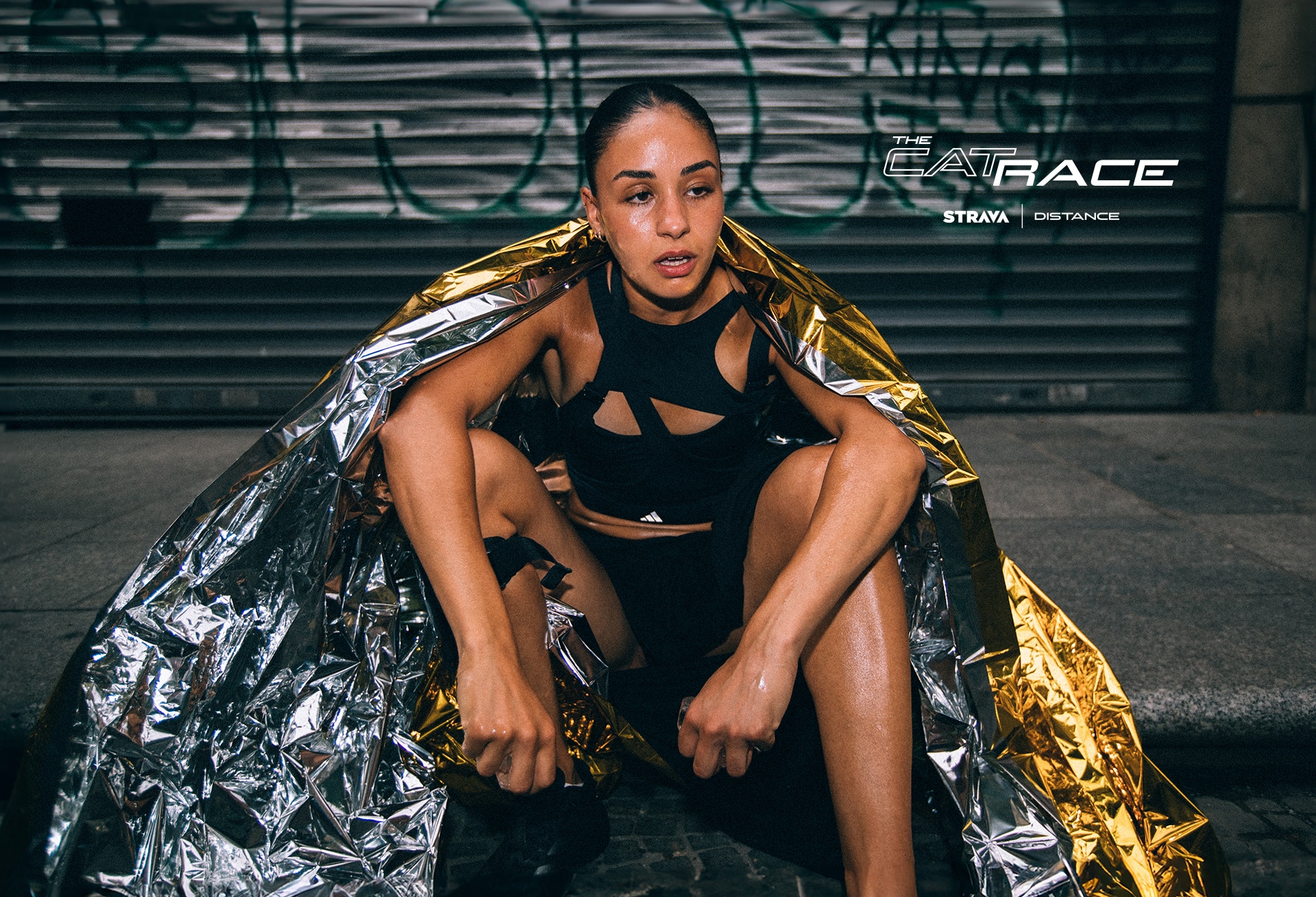 C’est un défilé que personne n’a vraiment eu le temps de voir… et c’est justement là tout l’intérêt. À l’occasion de la Fashion Week de Paris, l’appli running Strava et la boutique iconique Distance ont fait voler en éclats les codes traditionnels du catwalk avec un concept inédit : The CatRace. Un défilé ? Oui. Des mannequins ? Pas vraiment. Des foulées. De la sueur. De la vitesse. Bienvenue dans l’univers Distance, à la croisée des chemins entre mode, sportswear et running.