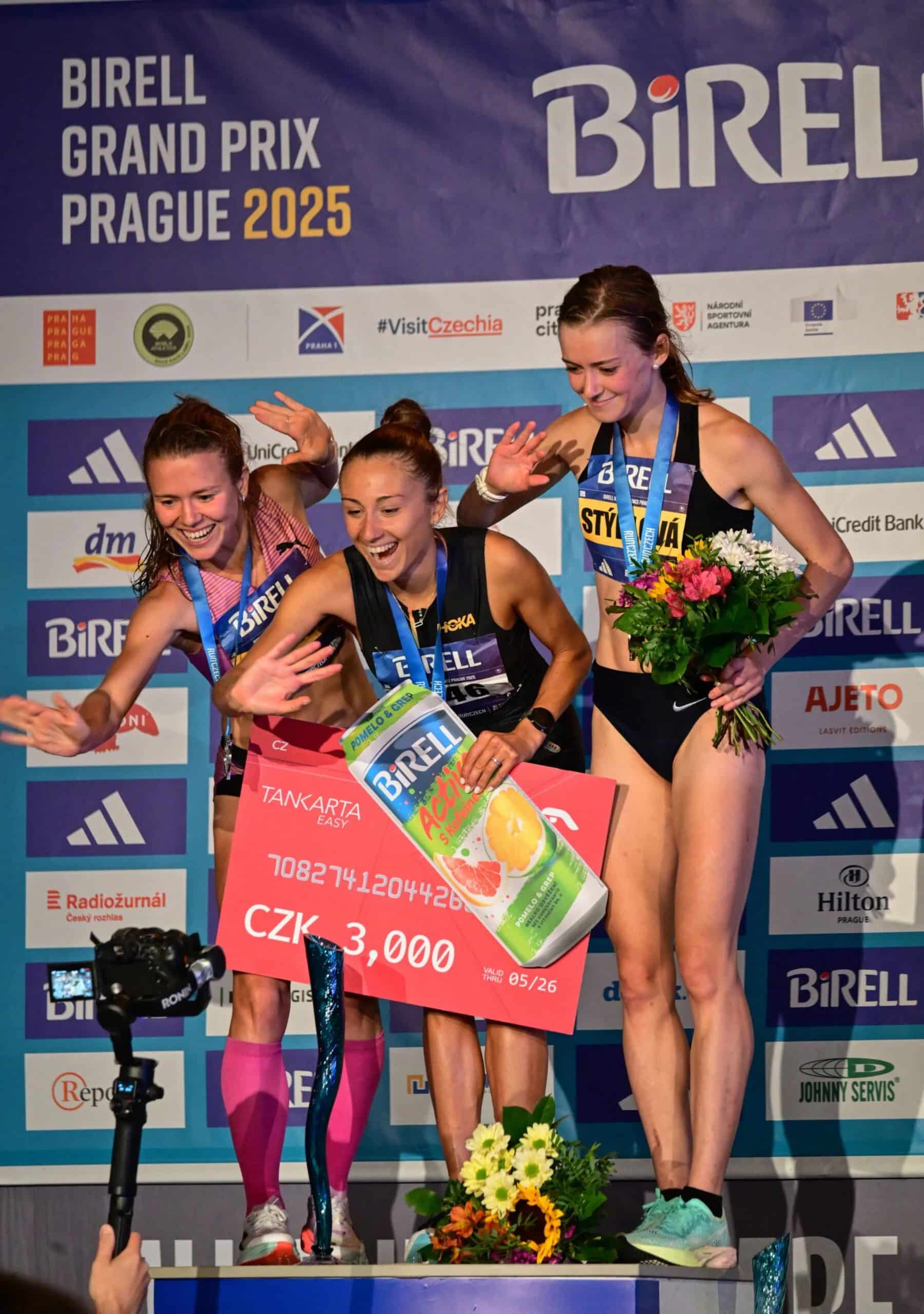 Elle est désormais la Française la plus rapide de l’histoire sur 10 km route. Ce samedi 6 septembre, Alessia Zarbo a frappé un grand coup à Prague en abaissant d’une petite seconde le record national détenu depuis mai dernier par Mekdes Woldu. 31’00 tout rond, une victoire, un record de parcours, et surtout la confirmation que la fondeuse du Racing Multi Athlon vit une année charnière. À quelques jours de ses 24 ans, l'athlète originaire d'Antibes s’offre le plus beau des cadeaux.