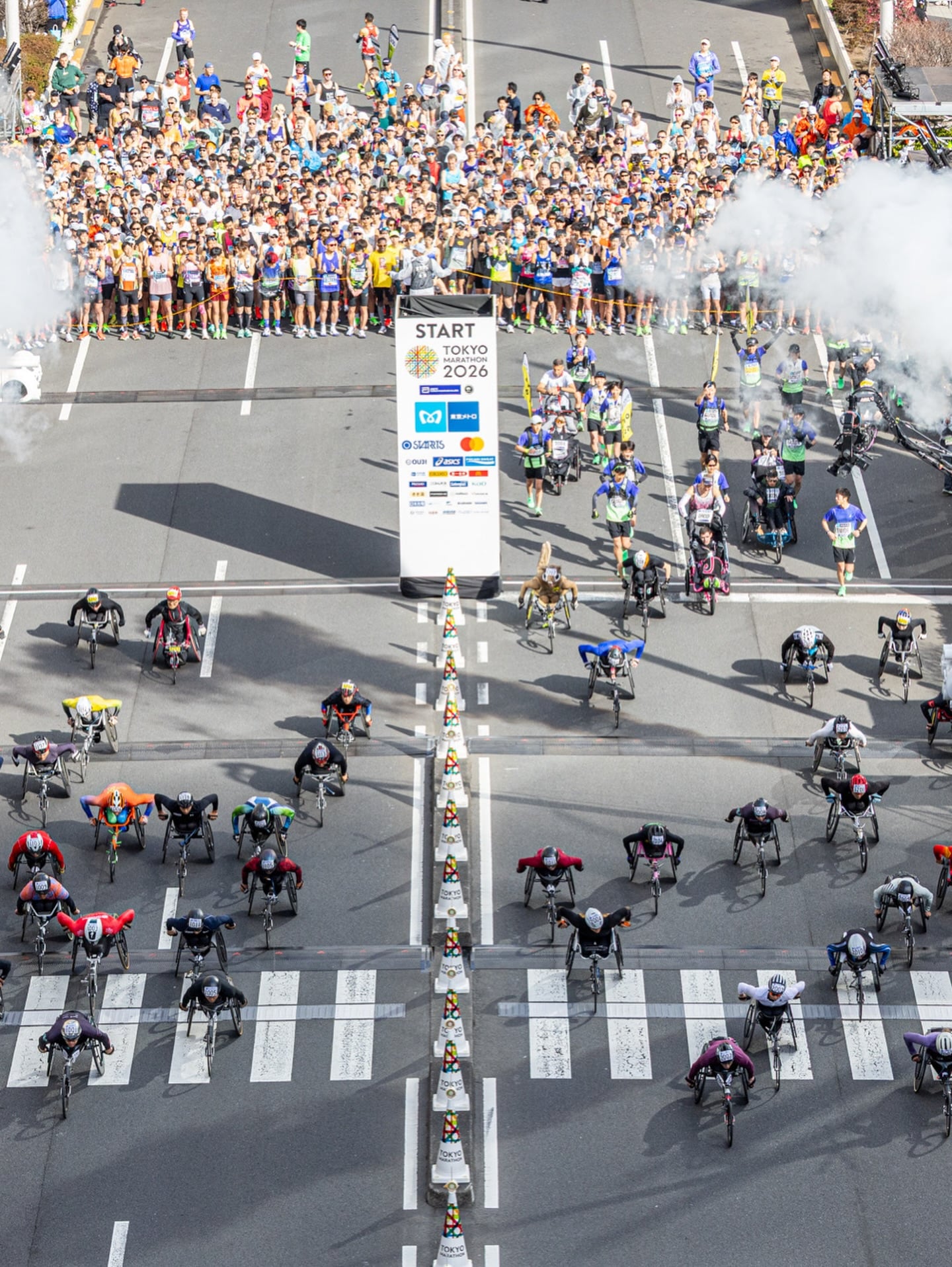 Brigid Kosgei s’impose en 2h14’29, Tadese Takele conserve son titre en 2h03’37 au terme d’un final haletant. Résumé complet et faits marquants du premier Major de la saison.