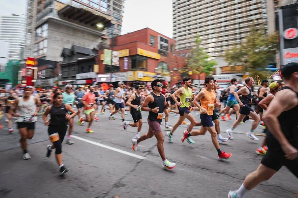 Comment s’inscrire au Marathon de Toronto 2026 ? Tarifs, dates, délais, transfert de dossard, limites, parcours, conseils : tout ce qu’il faut savoir.
