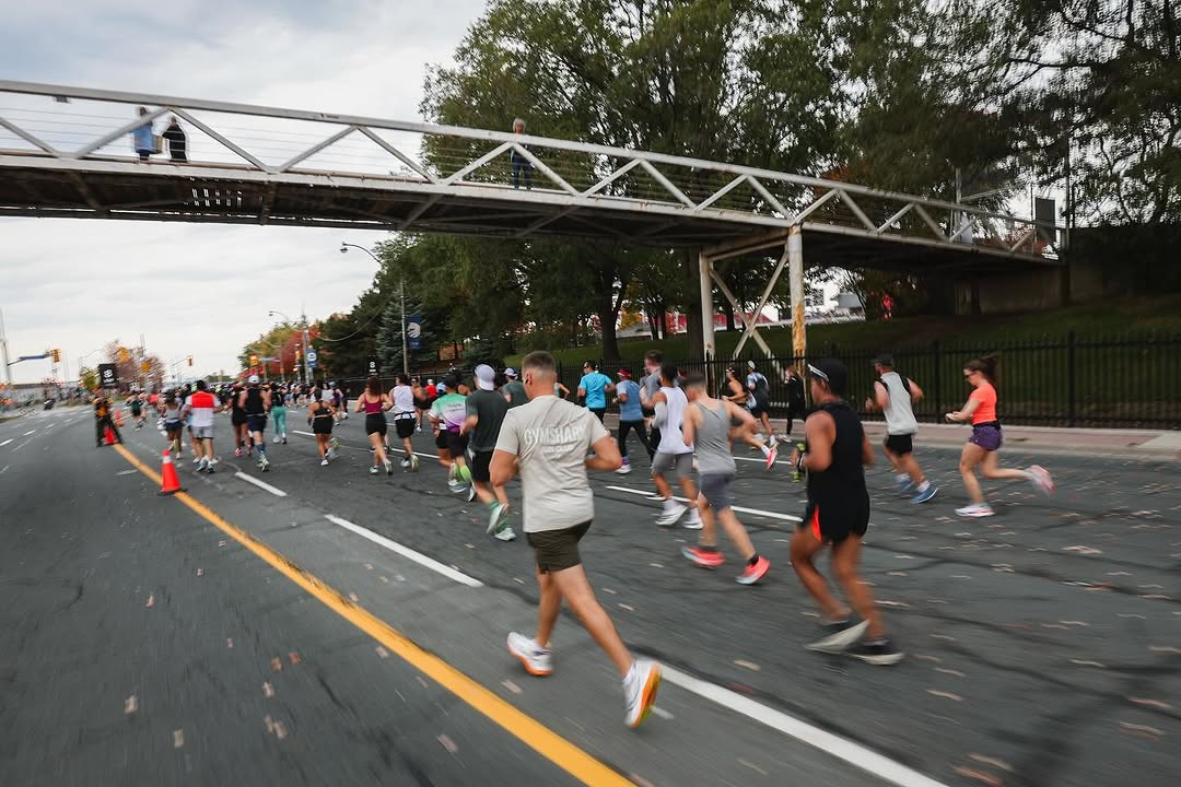 Comment s’inscrire au Marathon de Toronto 2026 ? Tarifs, dates, délais, transfert de dossard, limites, parcours, conseils : tout ce qu’il faut savoir.