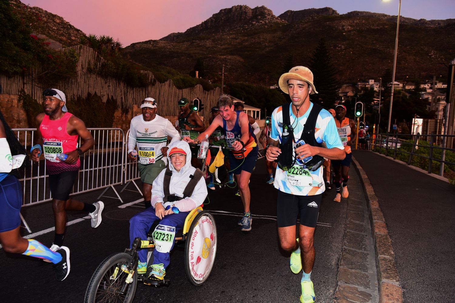 Loterie, temps qualificatifs... Tout savoir pour s'inscrire au Marathon Two Oceans à Cape Town, avec un ultra de 56 km et un semi-marathon.