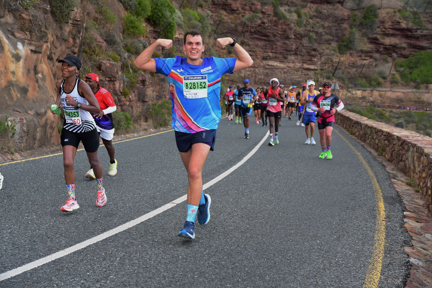 Loterie, temps qualificatifs... Tout savoir pour s'inscrire au Marathon Two Oceans à Cape Town, avec un ultra de 56 km et un semi-marathon.