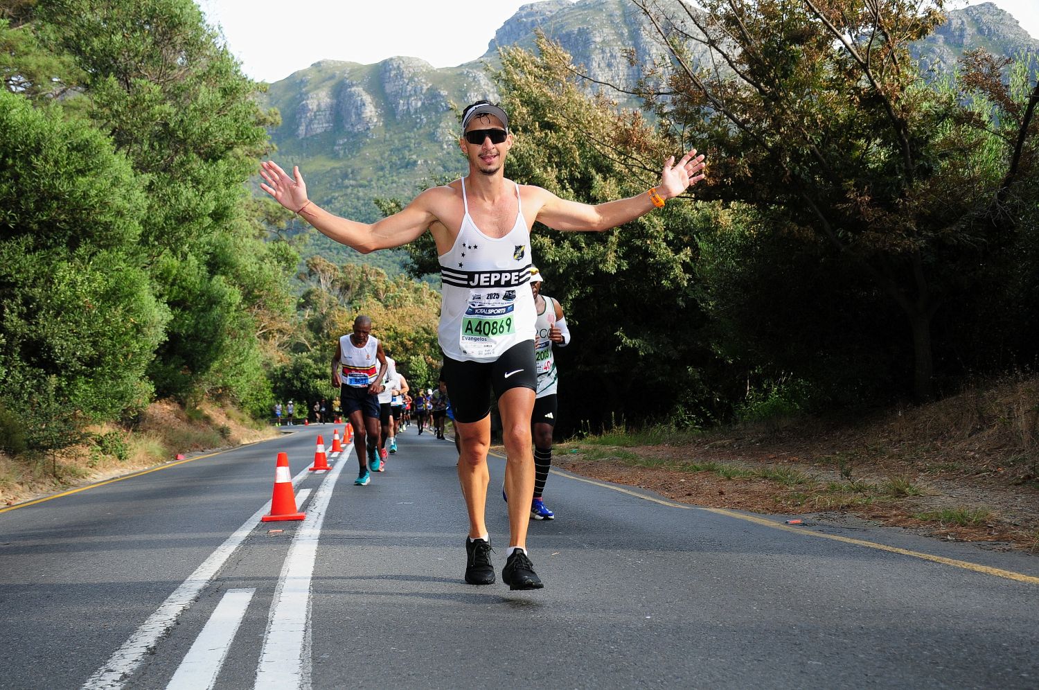 Loterie, temps qualificatifs... Tout savoir pour s'inscrire au Marathon Two Oceans à Cape Town, avec un ultra de 56 km et un semi-marathon.