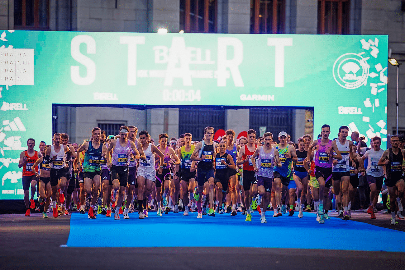 Elle est désormais la Française la plus rapide de l’histoire sur 10 km route. Ce samedi 6 septembre, Alessia Zarbo a frappé un grand coup à Prague en abaissant d’une petite seconde le record national détenu depuis mai dernier par Mekdes Woldu. 31’00 tout rond, une victoire, un record de parcours, et surtout la confirmation que la fondeuse du Racing Multi Athlon vit une année charnière. À quelques jours de ses 24 ans, l'athlète originaire d'Antibes s’offre le plus beau des cadeaux.