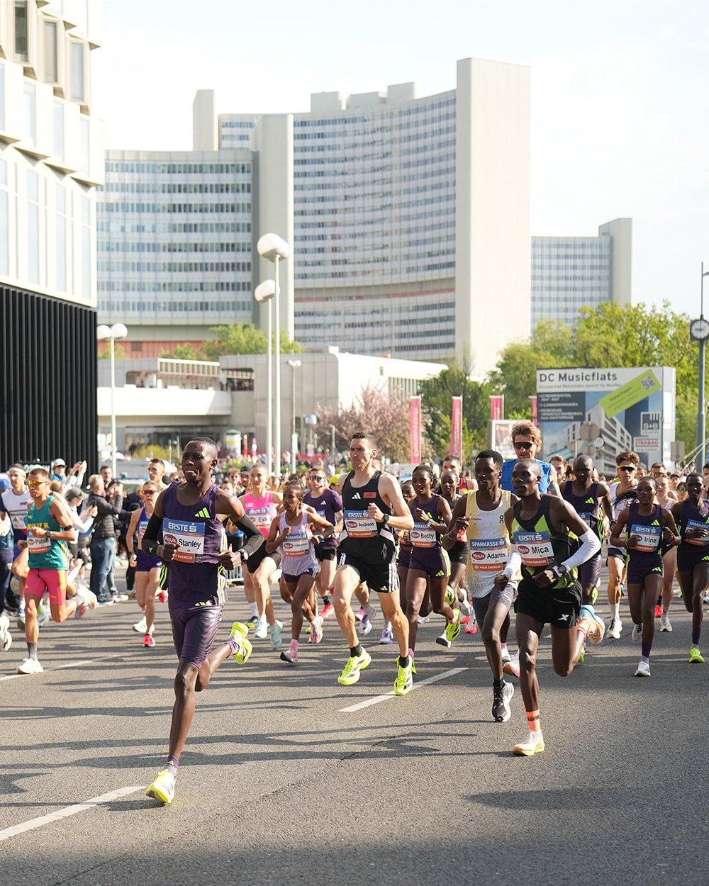 Kiprotich en 2h06’53, Gezahagn en 2h20’06 : résultats et résumé du Marathon de Vienne, avec un top niveau et des courses rythmées.