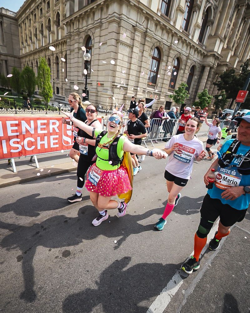 Kiprotich en 2h06’53, Gezahagn en 2h20’06 : résultats et résumé du Marathon de Vienne, avec un top niveau et des courses rythmées.