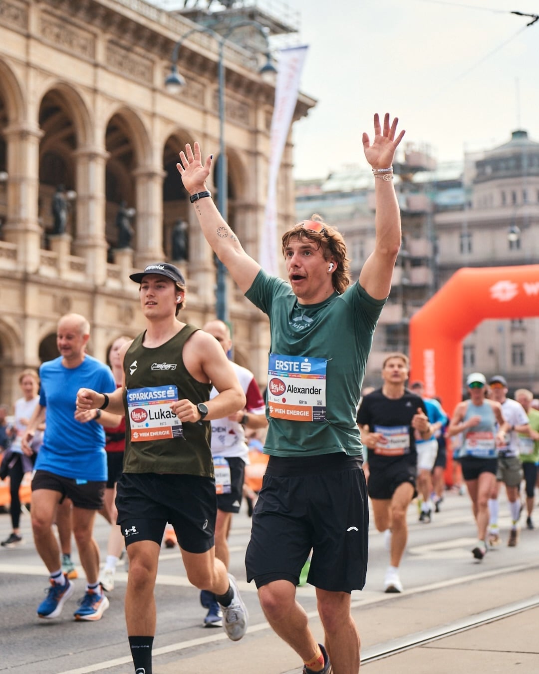 Kiprotich en 2h06’53, Gezahagn en 2h20’06 : résultats et résumé du Marathon de Vienne, avec un top niveau et des courses rythmées.