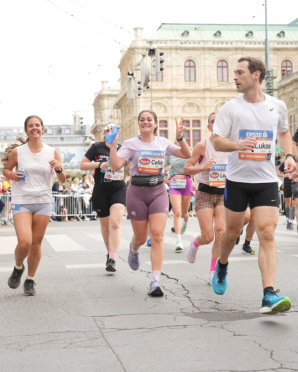 Kiprotich en 2h06’53, Gezahagn en 2h20’06 : résultats et résumé du Marathon de Vienne, avec un top niveau et des courses rythmées.