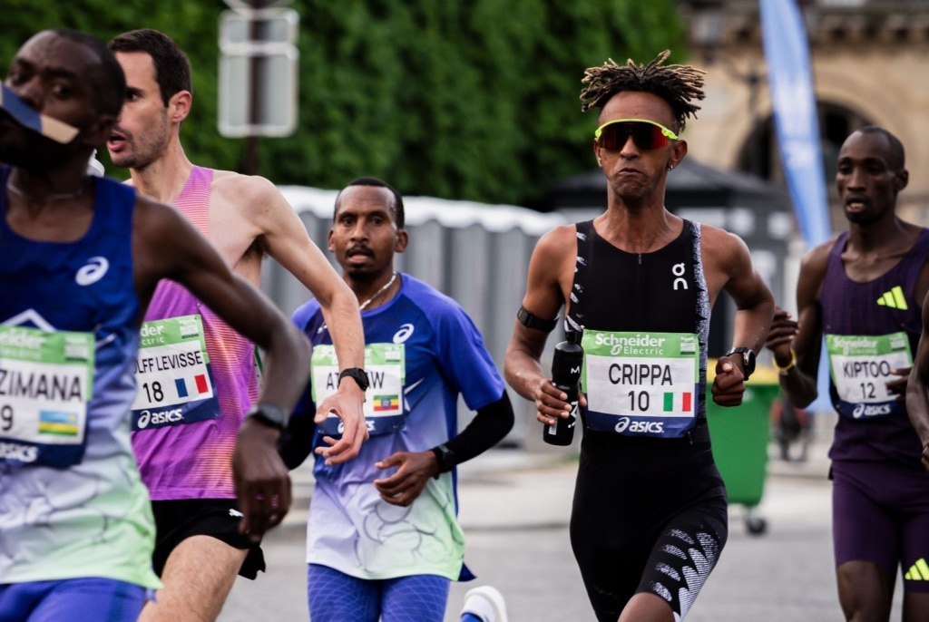 Analyse des données de course de Yeman Crippa : découvrez comment il a géré son record national sur semi à Naples et sa victoire au marathon de Paris grâce à sa montre Amazfit Cheetah Pro 2.