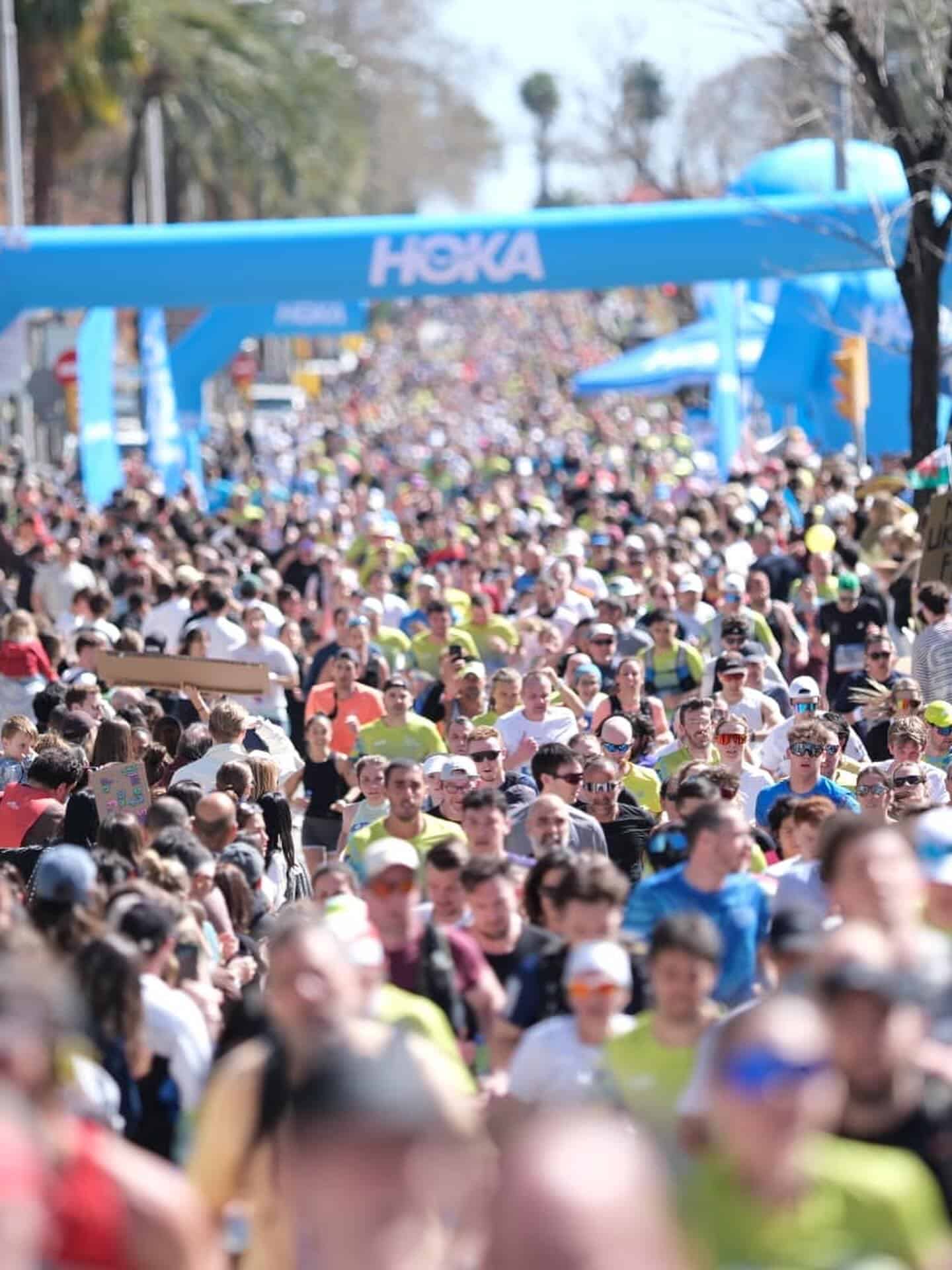 Marathon de Barcelone 2026 : l’Éthiopienne Fotyen Tesfay signe le 2e meilleur chrono de l’histoire en 2h10’51 pour ses débuts. Résultats, performances et faits marquants.