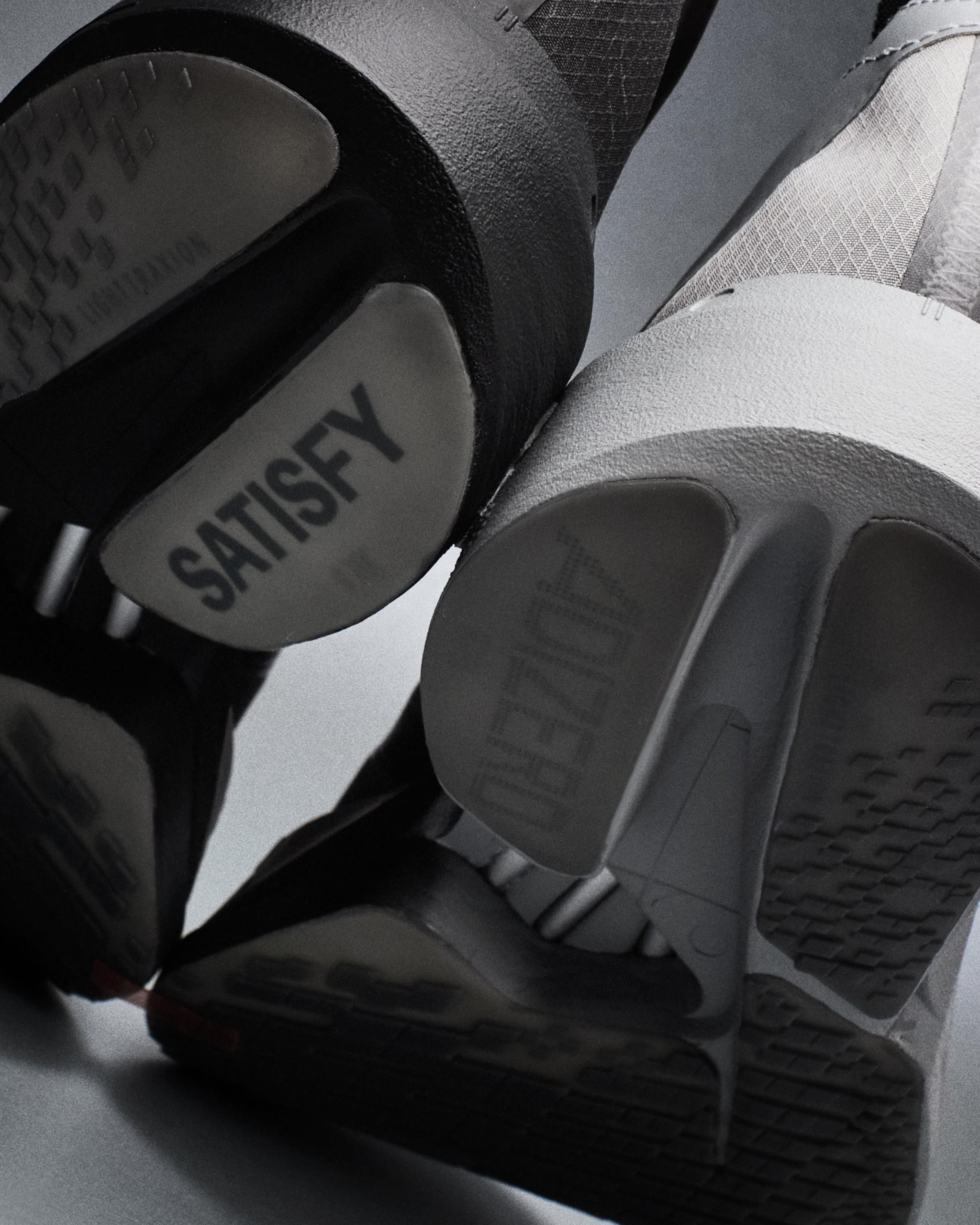 adidas et SATISFY lancent une collaboration qui secoue le monde du running avec The Circle Pit et une Adios Pro 4 revisitée.