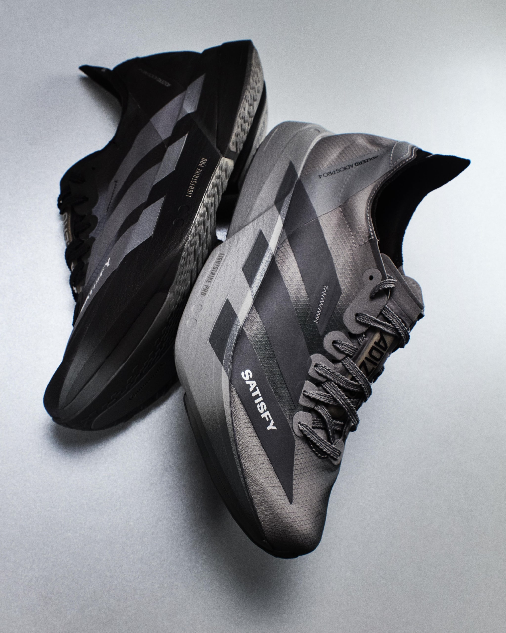adidas et SATISFY lancent une collaboration qui secoue le monde du running avec The Circle Pit et une Adios Pro 4 revisitée.