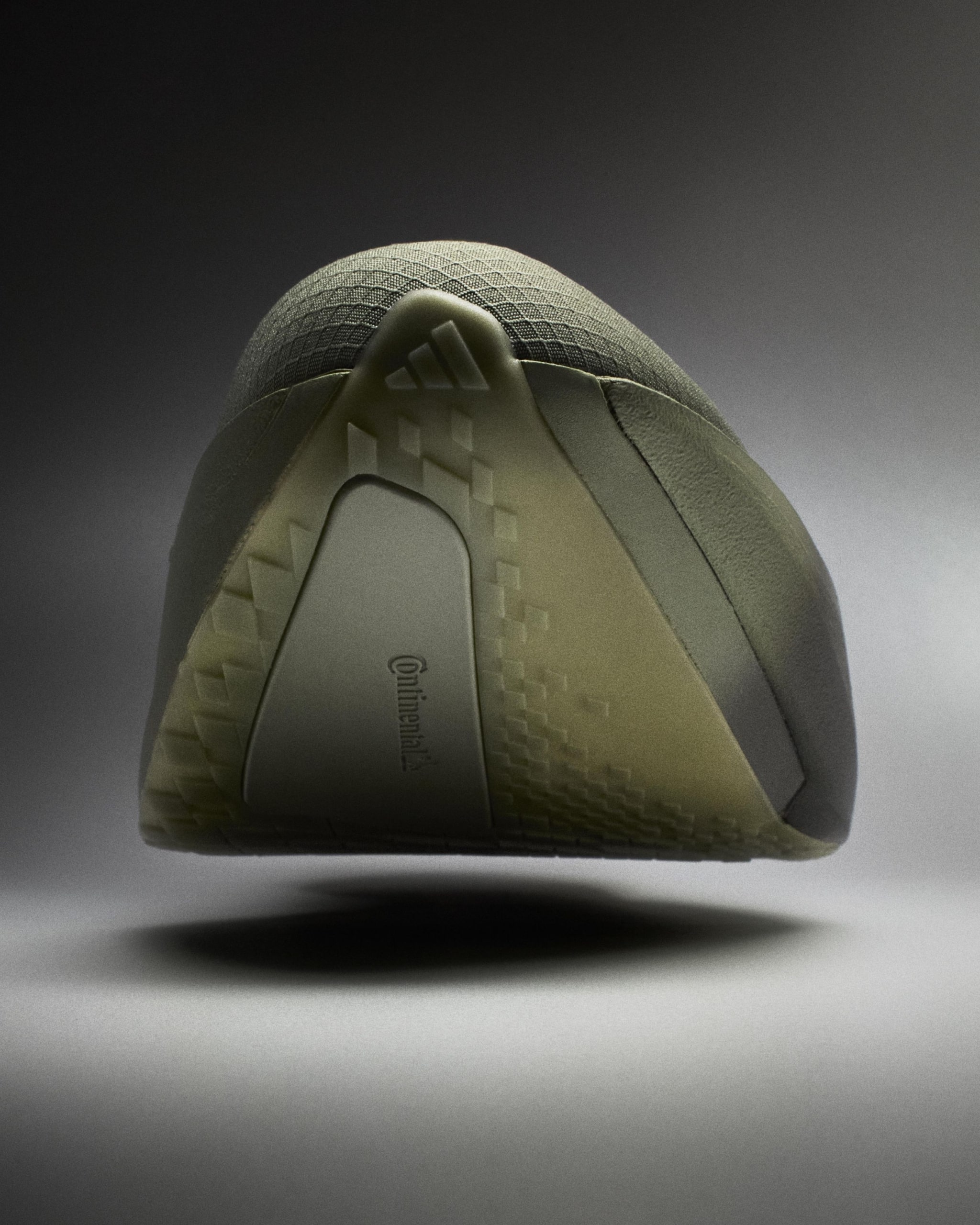 adidas et SATISFY lancent une collaboration qui secoue le monde du running avec The Circle Pit et une Adios Pro 4 revisitée.