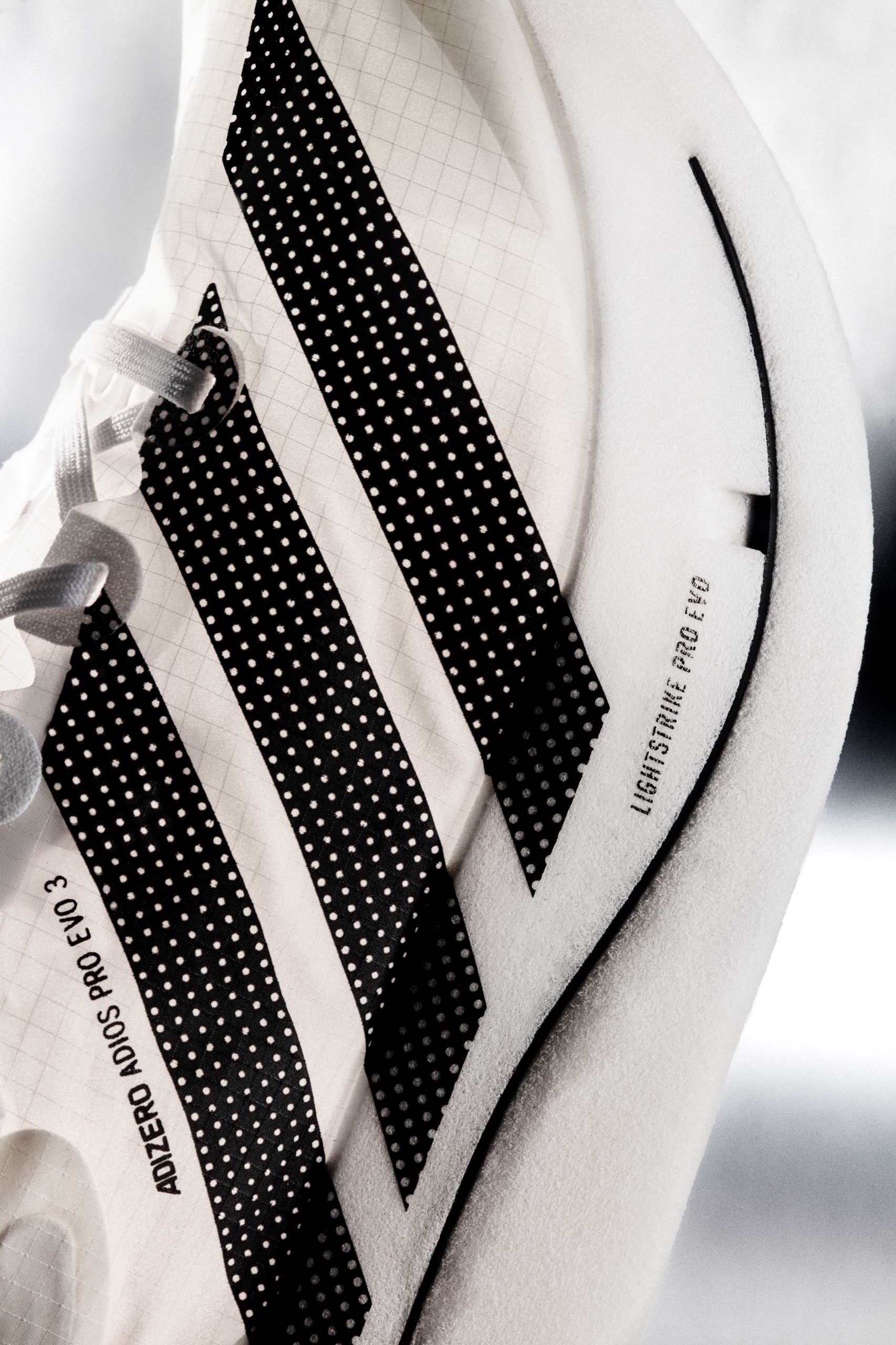 Découvrez l'adidas Adizero Pro Evo 3 : la supershoe de 97 g qui a accompagné Sabastian Sawe sous les deux heures au Marathon de Londres.