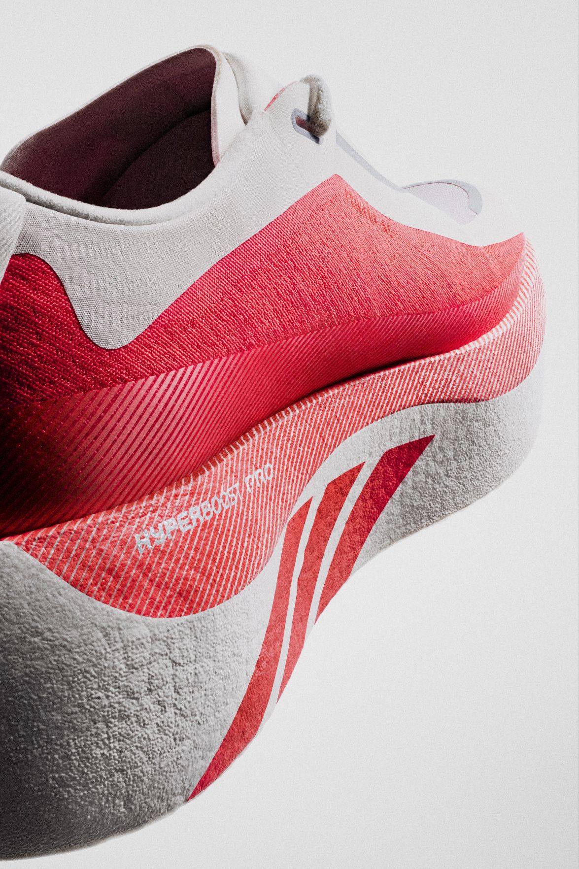 adidas lance la Hyperboost Edge, une nouvelle chaussure de running ultra dynamique conçue pour l’entraînement, les sorties longues et les kilomètres.