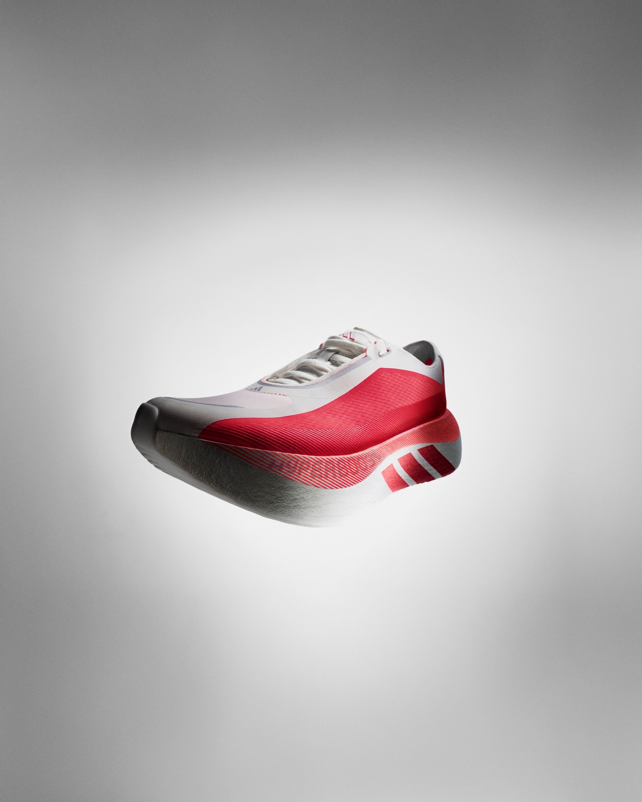 adidas lance la Hyperboost Edge, une nouvelle chaussure de running ultra dynamique conçue pour l’entraînement, les sorties longues et les kilomètres.