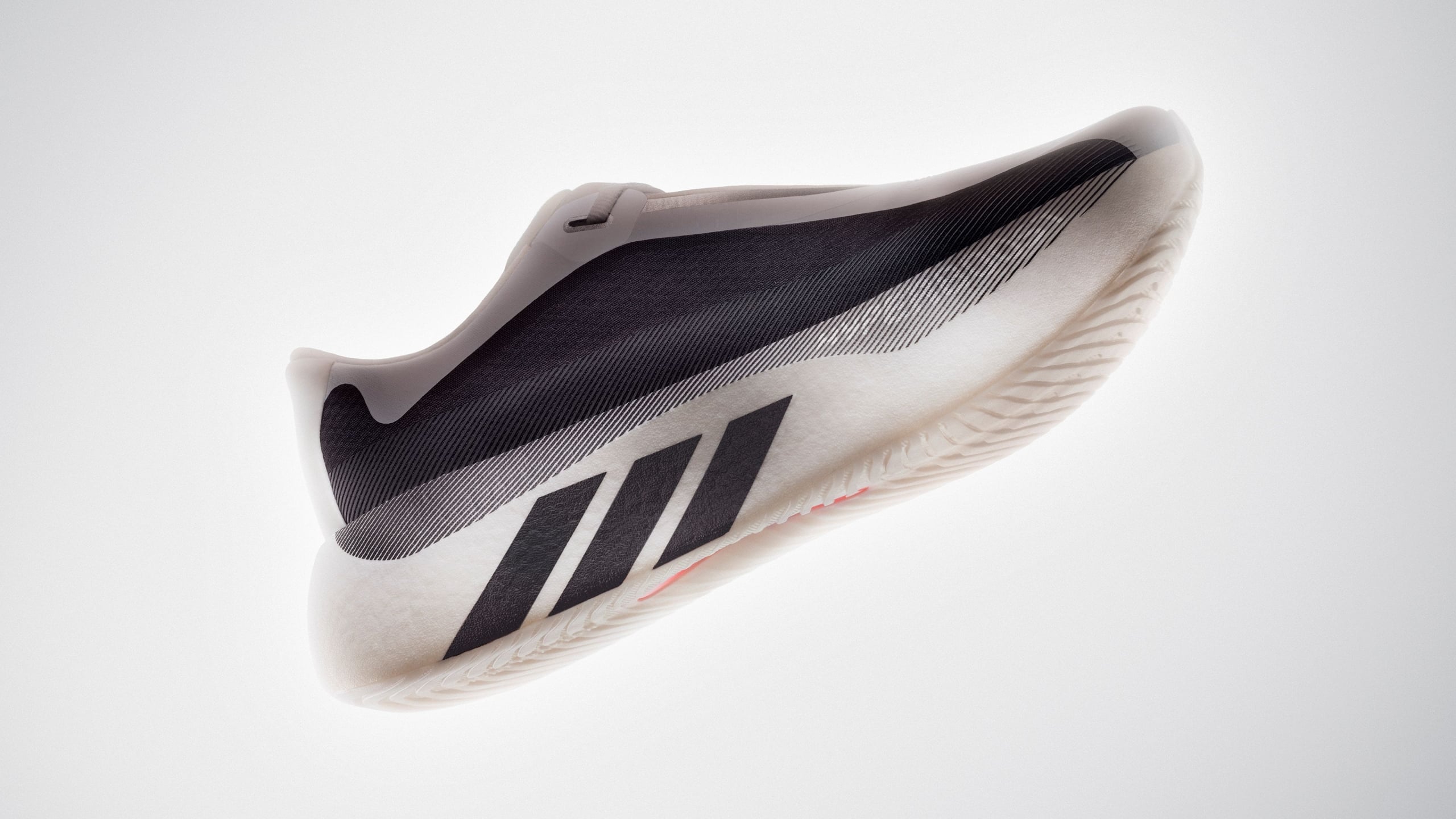 adidas lance la Hyperboost Run, une chaussure de running polyvalente et accessible, pensée pour accompagner les coureurs au quotidien.