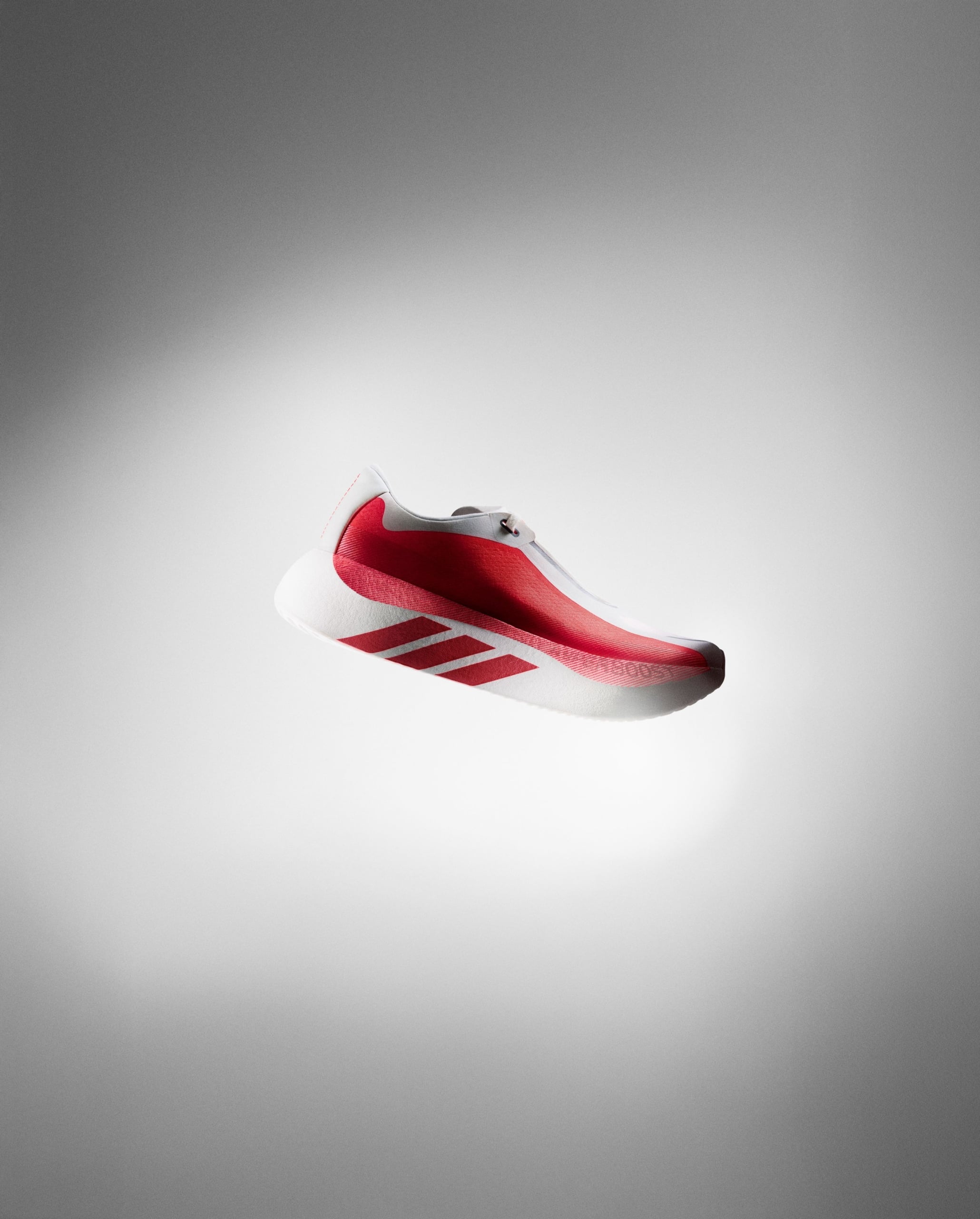 adidas lance la Hyperboost Edge, une nouvelle chaussure de running ultra dynamique conçue pour l’entraînement, les sorties longues et les kilomètres.