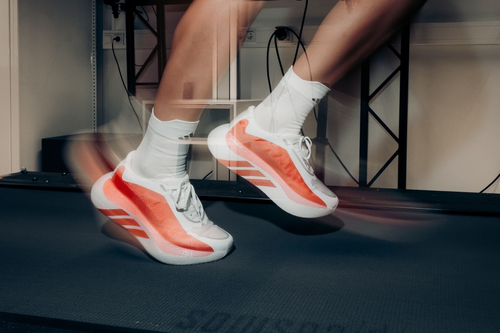 adidas lance la Hyperboost Edge, une nouvelle chaussure de running ultra dynamique conçue pour l’entraînement, les sorties longues et les kilomètres.