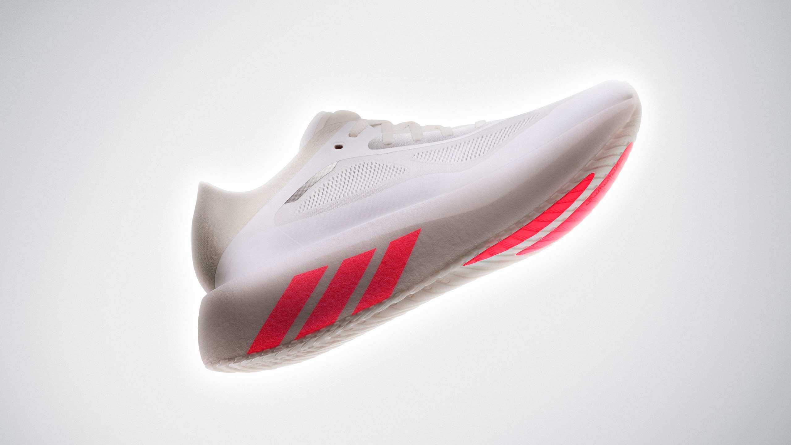 adidas lance la Hyperboost Run, une chaussure de running polyvalente et accessible, pensée pour accompagner les coureurs au quotidien.