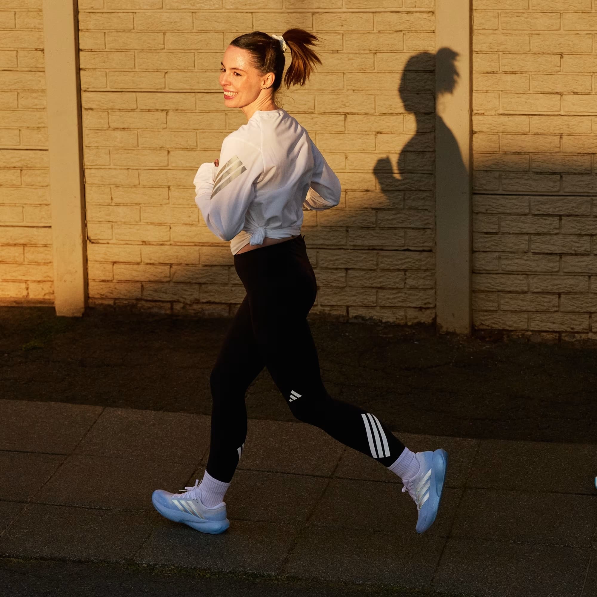 adidas dévoile la Supernova Rise 3, une chaussure de running confortable et accessible pensée pour les runs du quotidien. Mousse Dreamstrike+ plus douce, tige Primeweave et semelle Lighttraxion pour accompagner les coureurs de tous les jours.