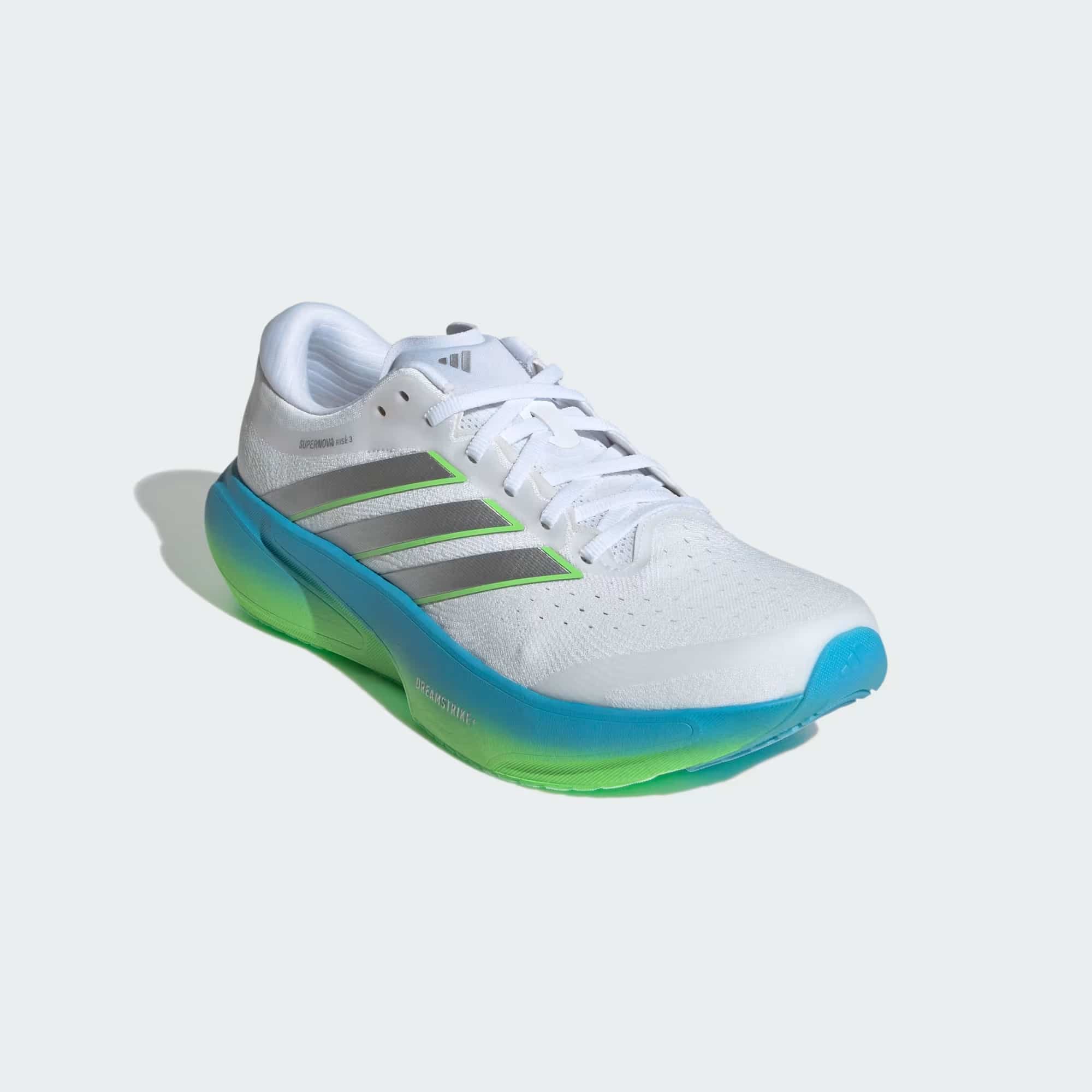 adidas dévoile la Supernova Rise 3, une chaussure de running confortable et accessible pensée pour les runs du quotidien. Mousse Dreamstrike+ plus douce, tige Primeweave et semelle Lighttraxion pour accompagner les coureurs de tous les jours.