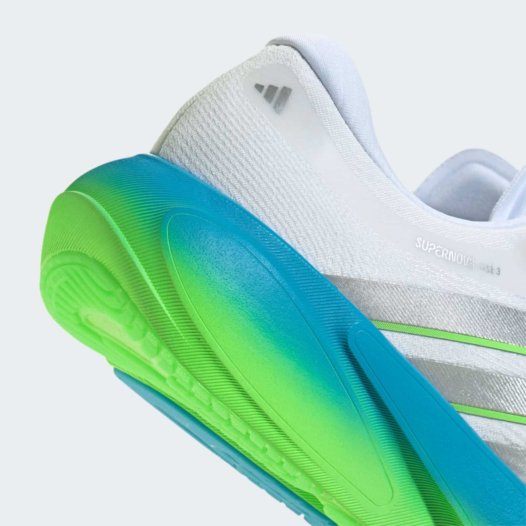 adidas dévoile la Supernova Rise 3, une chaussure de running confortable et accessible pensée pour les runs du quotidien. Mousse Dreamstrike+ plus douce, tige Primeweave et semelle Lighttraxion pour accompagner les coureurs de tous les jours.