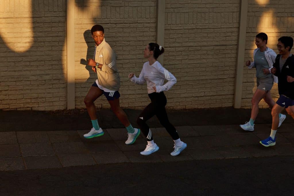 adidas dévoile la Supernova Rise 3, une chaussure de running confortable et accessible pensée pour les runs du quotidien. Mousse Dreamstrike+ plus douce, tige Primeweave et semelle Lighttraxion pour accompagner les coureurs de tous les jours.