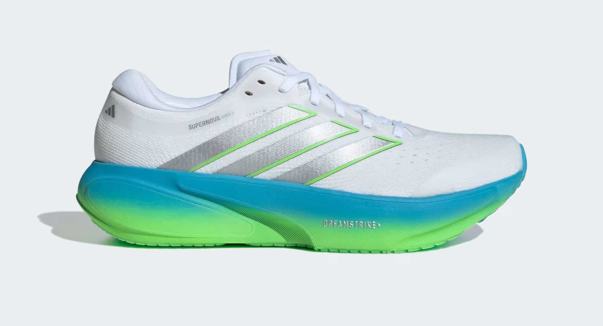 adidas dévoile la Supernova Rise 3, une chaussure de running confortable et accessible pensée pour les runs du quotidien. Mousse Dreamstrike+ plus douce, tige Primeweave et semelle Lighttraxion pour accompagner les coureurs de tous les jours.