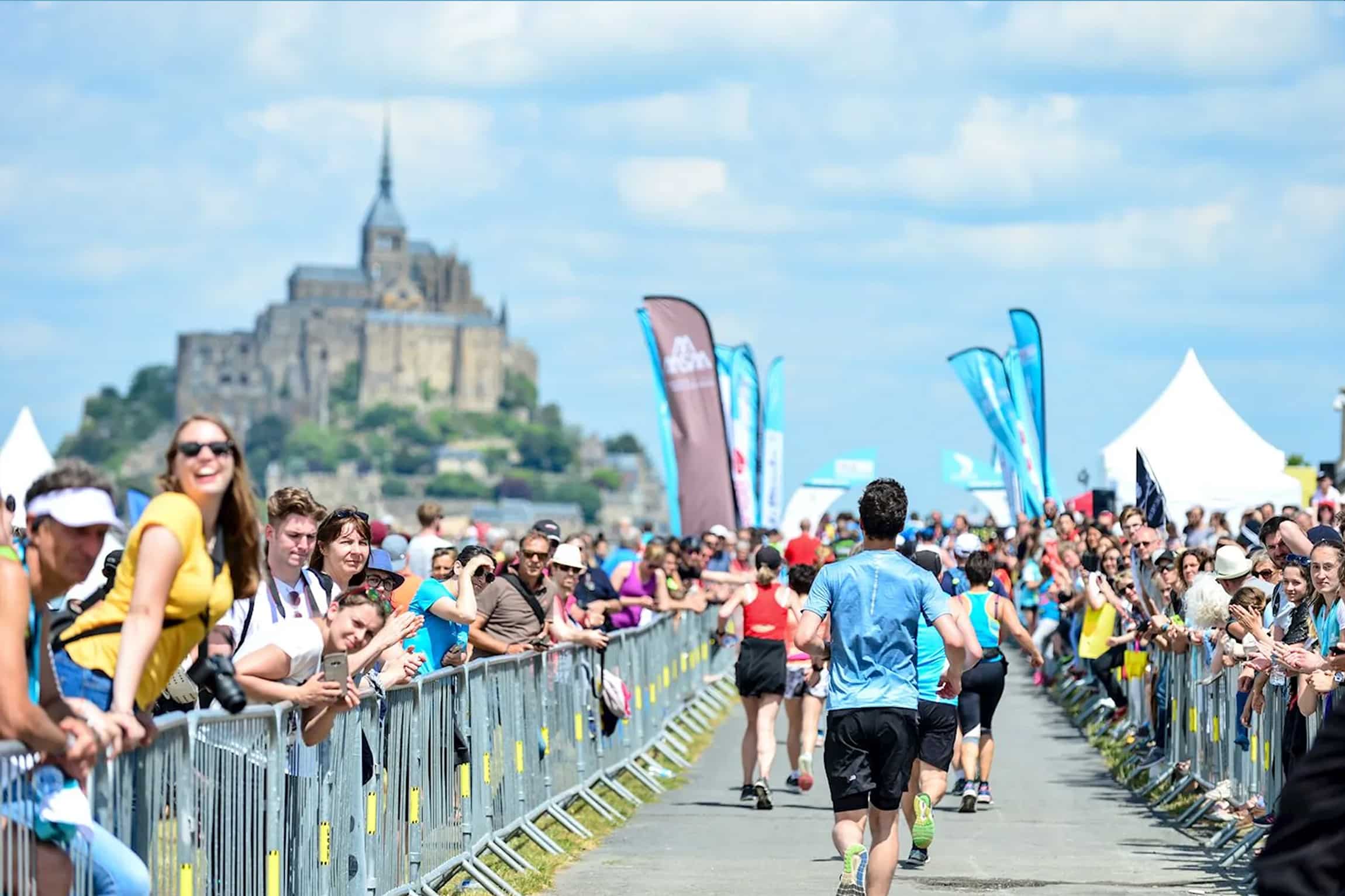 Et si l’été devenait synonyme de repos... Entre températures étouffantes, calendrier allégé et rythme de vie plus détendu, la saison estivale offre le contexte parfait pour appuyer sur pause. Prendre du recul, souffler, reposer son corps comme son esprit : faire une coupure en été n’est pas un frein à la progression, bien au contraire. Alors pourquoi est-elle si bénéfique ?