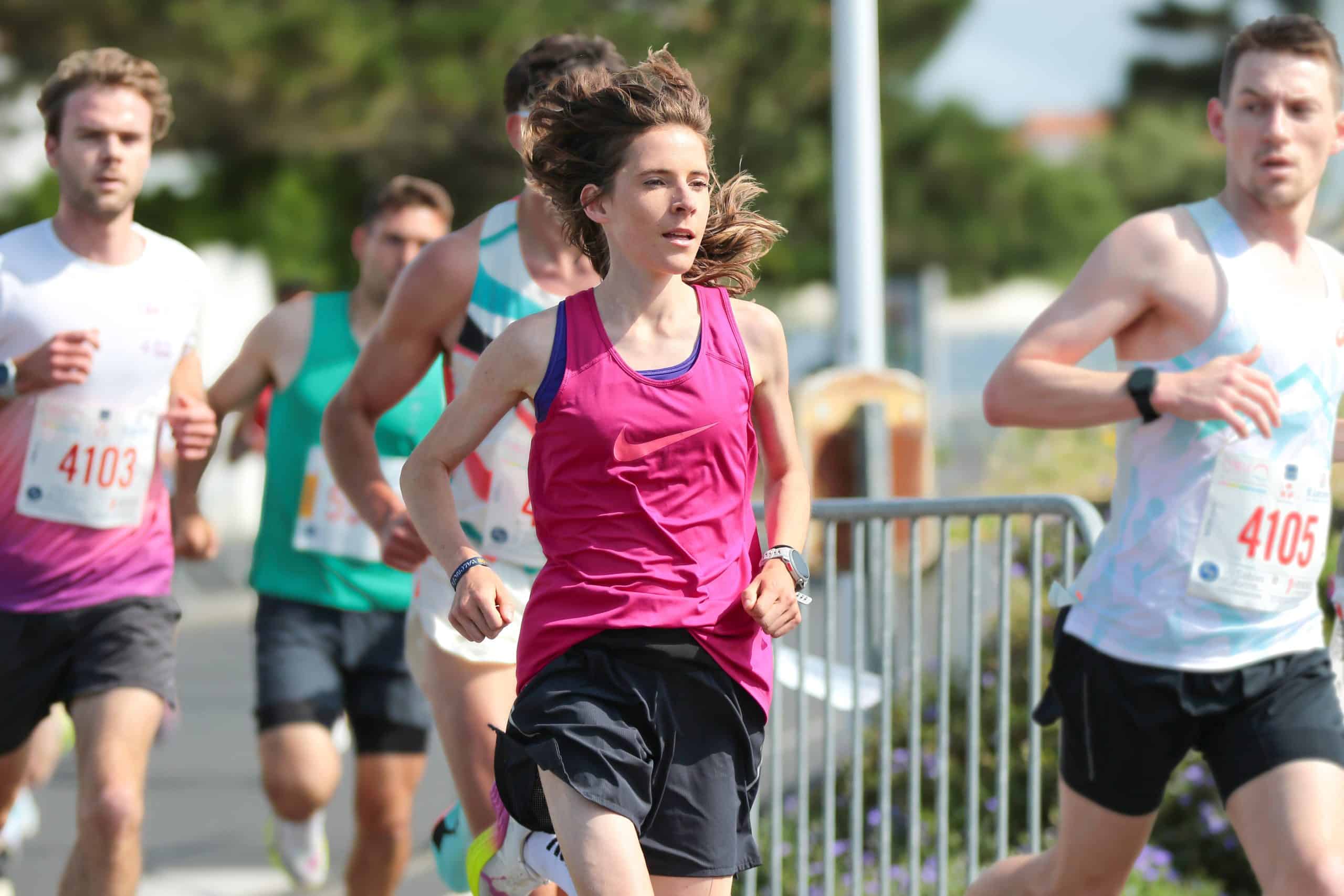 Inès-Marie Ducancelle, 23 ans, étonne depuis plusieurs mois dans le microcosme de la course à pied. L’athlète hyperactive, fraîchement débarquée dans le milieu ne cesse d’impressionner, d’abord avec une succession d’une douzaine de victoires à l’occasion de diverses courses locales près d'Angers, mais aussi grâce à un superbe chrono de 2h39''40 sur les 42,195 km de Saumur. L'Avrillaise tire sa force de caractère d’un parcours de vie bouleversant, mais aussi d’une mentalité et d’une sagesse qui dépasse l’entendement.