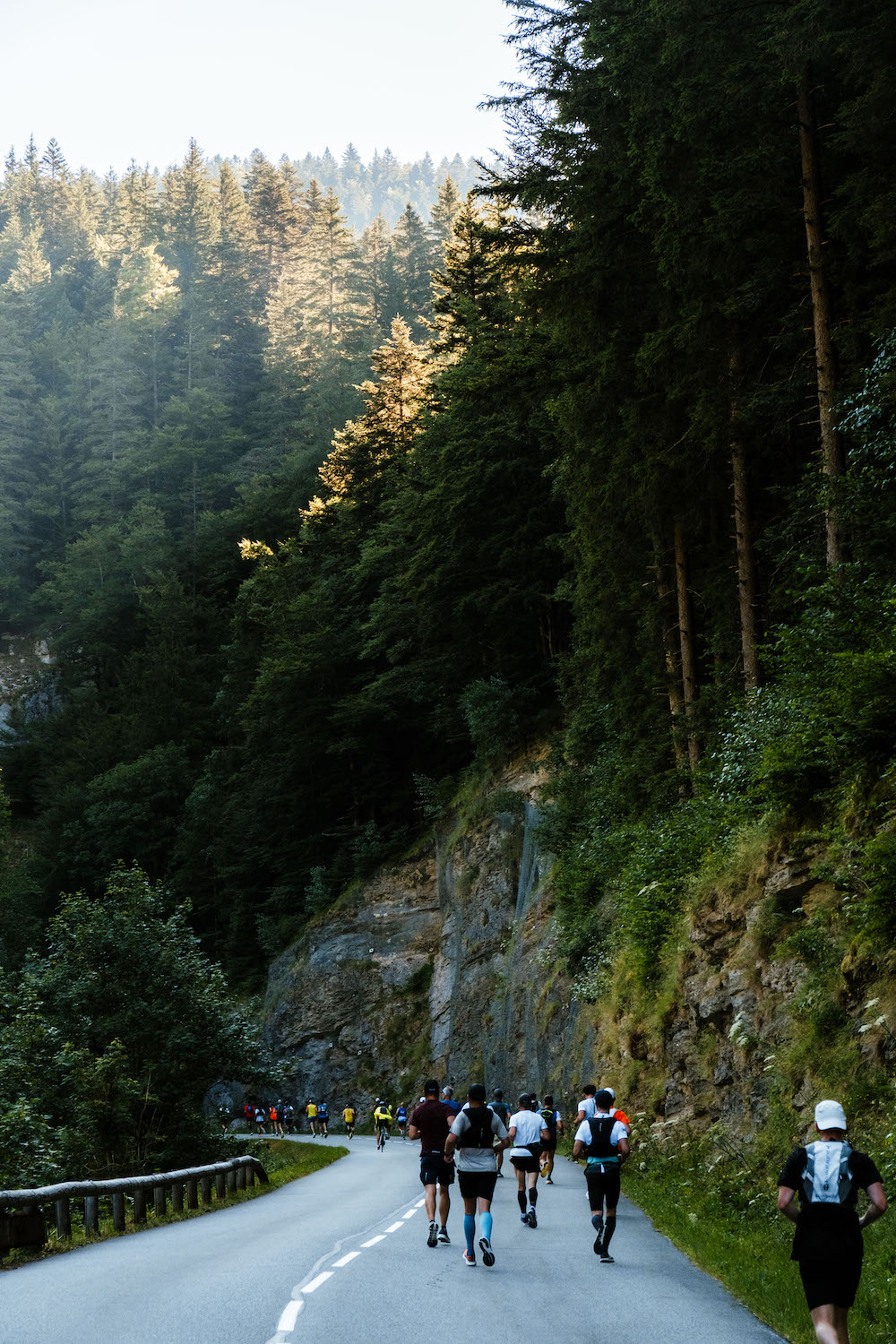 Les coureurs profitent de la nature exceptionnelle du massif du Vercors.