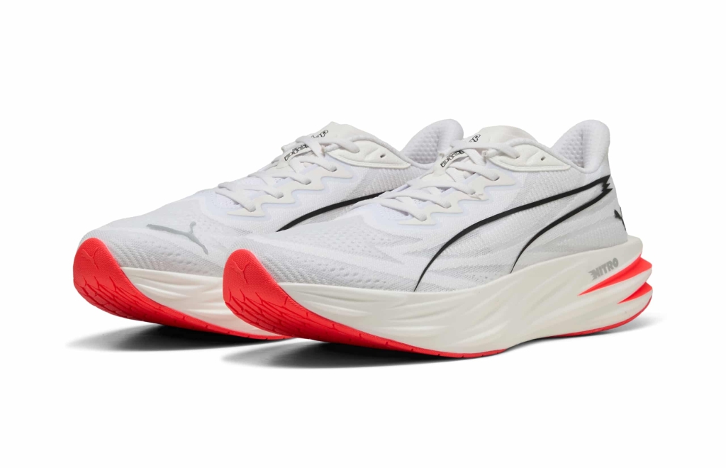 PUMA lance la Deviate Pure Nitro, une super trainer légère sans plaque carbone pensée pour les sorties du quotidien et les séances rapides.