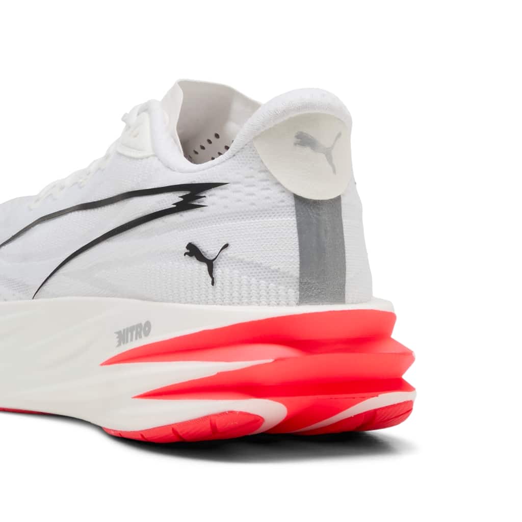PUMA lance la Deviate Pure Nitro, une super trainer légère sans plaque carbone pensée pour les sorties du quotidien et les séances rapides.