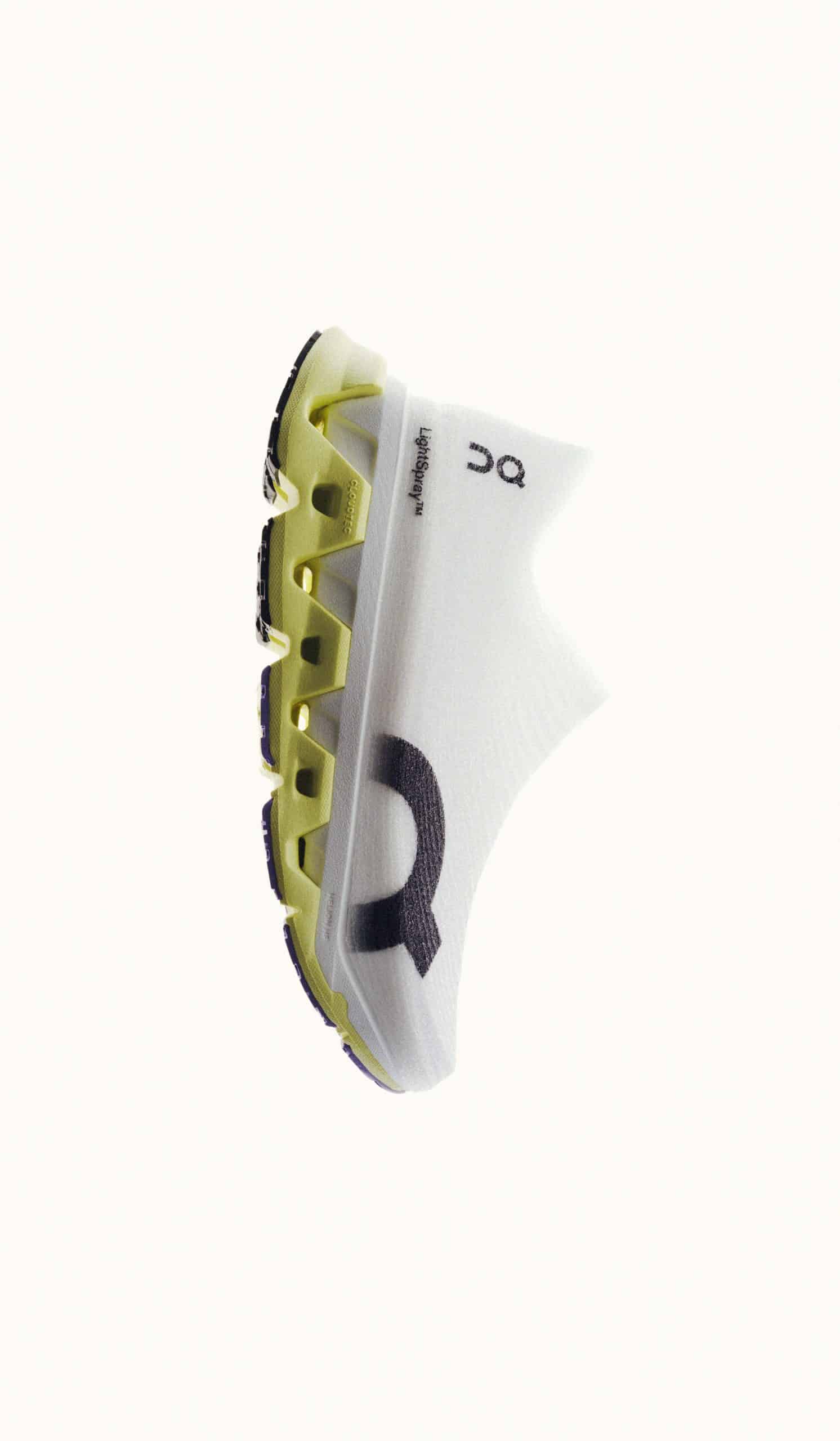 On dévoile la Cloudmonster 3 et décline sa franchise phare en trois versions : Cloudmonster 3, Hyper et LightSpray Hyper. Plus de rebond, plus d’efficacité et une vraie différenciation d’usage pour les runners en quête d’une daily trainer dynamique ou d’une super trainer ambitieuse.